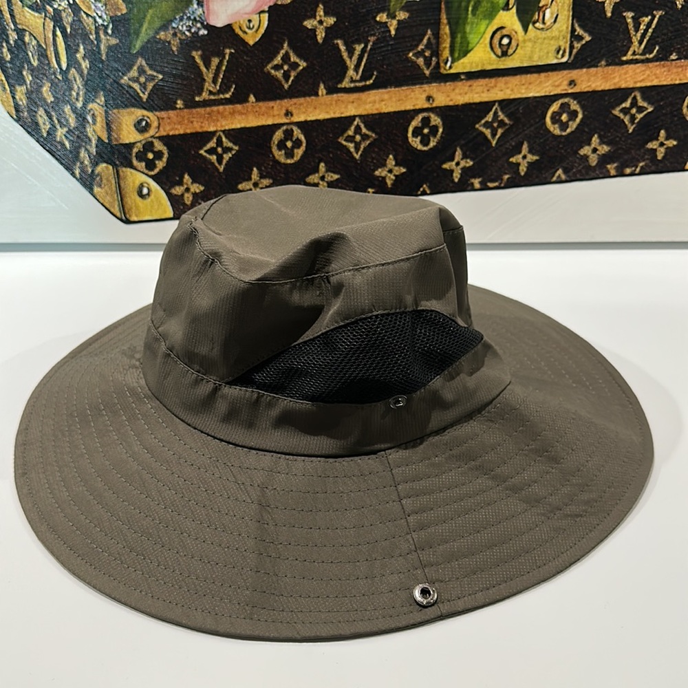 🌸NEW Wide Brim Bucket hat With Tags.